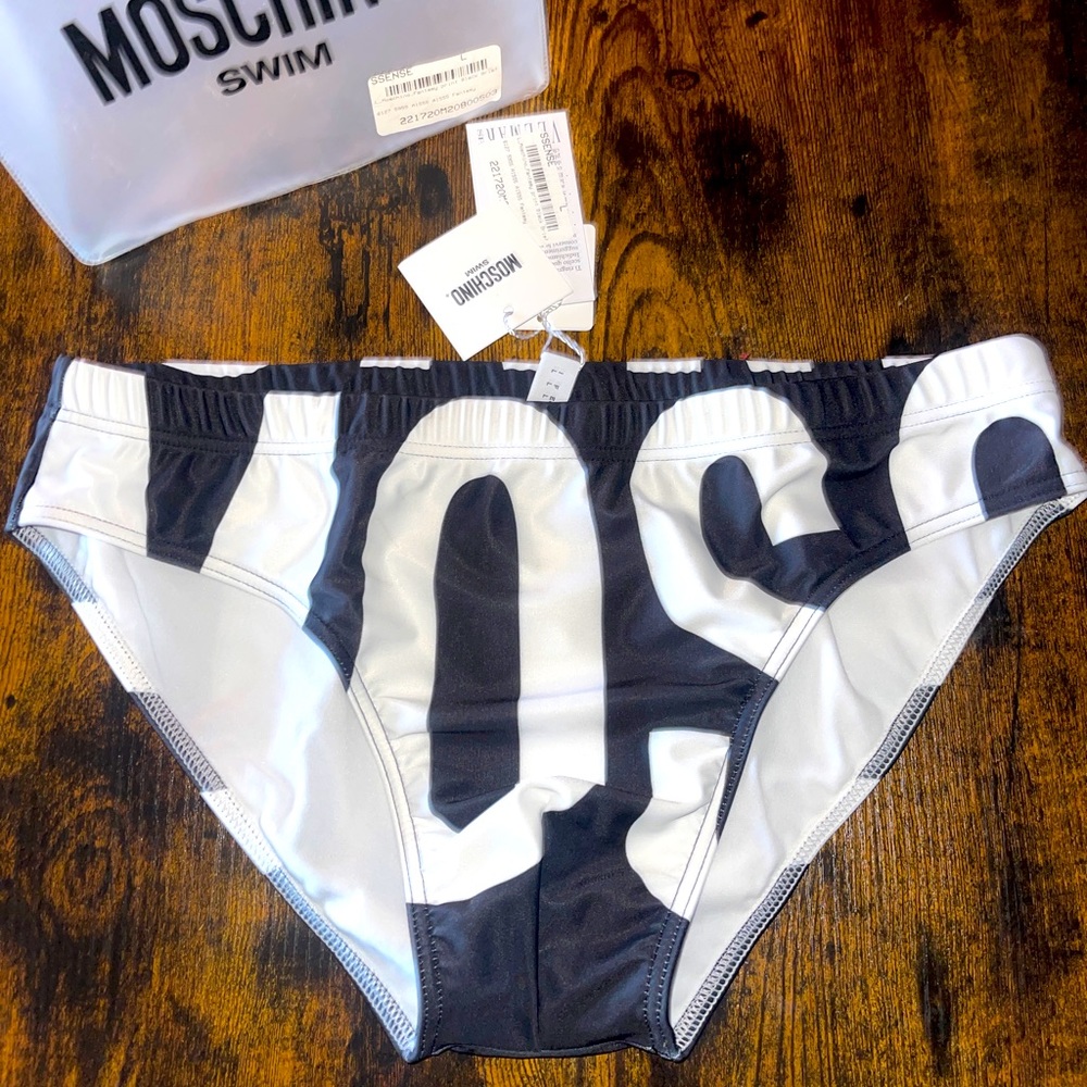MOSCHINO men’s Swim Briefs  —> Brand New —> Size Large